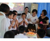 在英语教学中寓教于乐以父母心对待学生