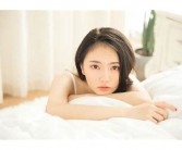 “醒来觉得甚是爱你”如何优雅地翻译成英文？