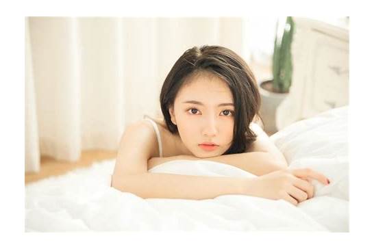 “醒来觉得甚是爱你”如何优雅地翻译成英文？